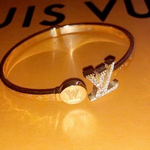 Used real 18 k gold bangle bracelet...